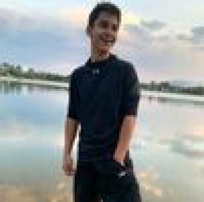 Moises  is looking for a Room in New York