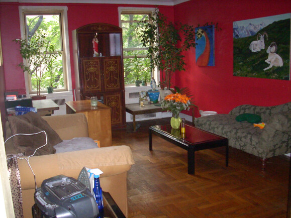 old roomy lived here its empty and white now. 